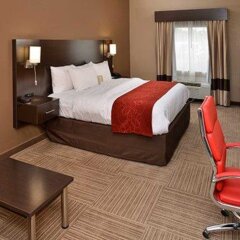 Отель Comfort Suites East комната для гостей фото 2