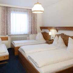 Hotel Gasthof Zum Kirchenwirt Пух-Халлайн комната для гостей фото 5