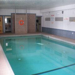 Отель Alpine Inn бассейн фото 3
