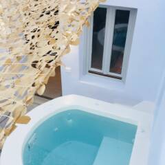 Отель The Muse Of Santorini - Jacuzzi Suites Греция, Остров Санторини - отзывы, цены и фото номеров - забронировать отель The Muse Of Santorini - Jacuzzi Suites онлайн бассейн фото 2