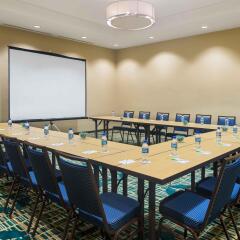 Отель Courtyard by Marriott Kingston, Jamaica