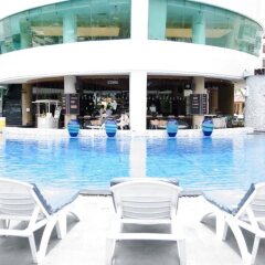 Отель A-One The Royal Cruise Hotel Pattaya Таиланд, Паттайя - отзывы, цены и фото номеров - забронировать отель A-One The Royal Cruise Hotel Pattaya онлайн бассейн
