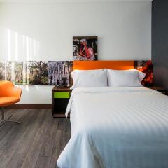 Отель Hampton by Hilton Cali комната для гостей фото 3