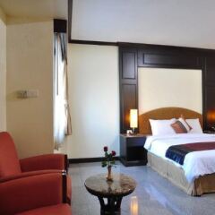 Апартаменты The Euro Grande Serviced Apartment Бангкок комната для гостей фото 5