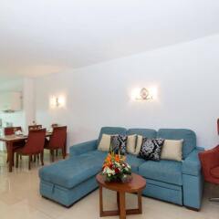 Апартаменты Oura View Beach Club Apartments комната для гостей фото 5