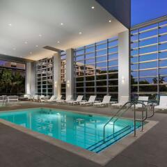 Отель Hampton Inn & Suites Santa Monica США, Санта-Моника - отзывы, цены и фото номеров - забронировать отель Hampton Inn & Suites Santa Monica онлайн бассейн