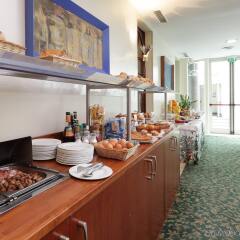 Отель Holiday Inn Milan - Garibaldi Station питание