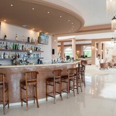 Отель Alia Palace Luxury Hotel and Villas Греция, Пефкохори - 1 отзыв об отеле, цены и фото номеров - забронировать отель Alia Palace Luxury Hotel and Villas онлайн гостиничный бар