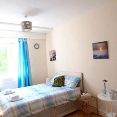 Апартаменты 4 Bedroom Apartment in Kilburn With Private Balcony комната для гостей фото 3