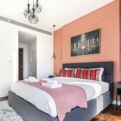 Отель Luxurious Getaway Right Across City Walk Mall Дубай комната для гостей фото 2