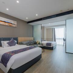 Отель One&One Residence комната для гостей