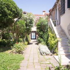 Апартаменты Apartment With 4 Bedrooms in Venezia, With Furnished Terrace and Wifi Венеция