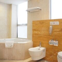 Отель Howard Johnson All Suites Hotel Китай, Сучжоу - отзывы, цены и фото номеров - забронировать отель Howard Johnson All Suites Hotel онлайн ванная фото 2