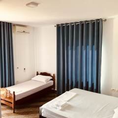 The Garden Beach Hostel Голем комната для гостей