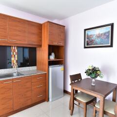 Апартаменты Kaewfathip Apartment Паттайя в номере фото 2