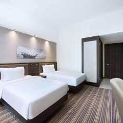 Отель Hampton by Hilton Dubai Airport ОАЭ, Дубай - 1 отзыв об отеле, цены и фото номеров - забронировать отель Hampton by Hilton Dubai Airport онлайн комната для гостей фото 5