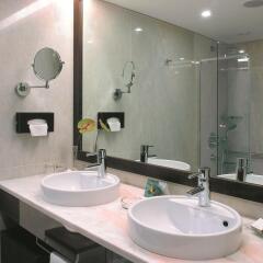 Отель Porto Palacio Congress Hotel & Spa Португалия, Порту - отзывы, цены и фото номеров - забронировать отель Porto Palacio Congress Hotel & Spa онлайн ванная