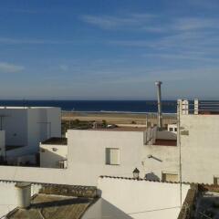Отель Hostal Los Valencianos Испания, Кониль-де-ла-Фронтера - отзывы, цены и фото номеров - забронировать отель Hostal Los Valencianos онлайн пляж