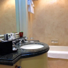 Отель JW Marriott Hotel, Kuala Lumpur Малайзия, Куала-Лумпур - отзывы, цены и фото номеров - забронировать отель JW Marriott Hotel, Kuala Lumpur онлайн ванная фото 2