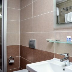 Perla Otel Турция, Дикили - отзывы, цены и фото номеров - забронировать отель Perla Otel онлайн ванная