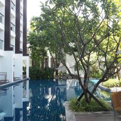 Отель Woodlands Suites Serviced Residences Таиланд, Паттайя - 4 отзыва об отеле, цены и фото номеров - забронировать отель Woodlands Suites Serviced Residences онлайн бассейн фото 2