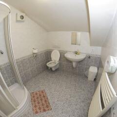 Hostel Eleven Брно ванная