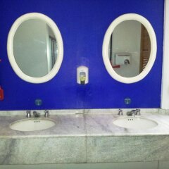 Hostel Mundo Joven Catedral Мехико ванная