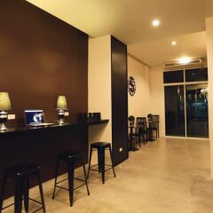 Отель Black Dragon Inn Таиланд, Бухта Чалонг - отзывы, цены и фото номеров - забронировать отель Black Dragon Inn онлайн гостиничный бар