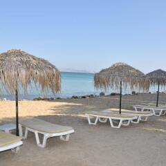 Отель Mastichari Bay Hotel Греция, Калимнос - отзывы, цены и фото номеров - забронировать отель Mastichari Bay Hotel онлайн пляж фото 2