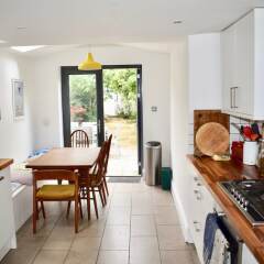 Отель Spacious Family Home With Garden в номере