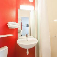 Отель B&B Hôtel LYON St Bonnet Mi-Plaine ванная