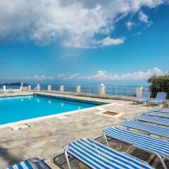 Апартаменты Litharia Apartments Corfu бассейн