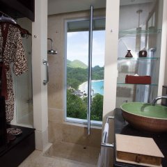 Отель Banyan Tree Seychelles Resort & Spa Сейшельские острова, Остров Маэ - 1 отзыв об отеле, цены и фото номеров - забронировать отель Banyan Tree Seychelles Resort & Spa онлайн ванная