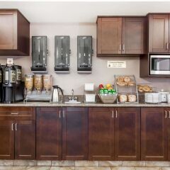 Отель Super 8 by Wyndham Saskatoon Near Saskatoon Airport питание