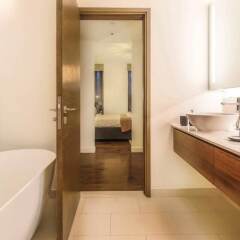 Отель Luxurious Getaway Right Across City Walk Mall Дубай фото 29