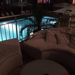 TM Deluxe Hotel бассейн