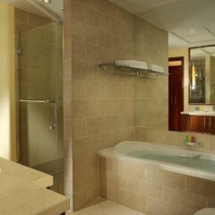 Отель Ramada Downtown Dubai ОАЭ, Дубай - 3 отзыва об отеле, цены и фото номеров - забронировать отель Ramada Downtown Dubai онлайн ванная