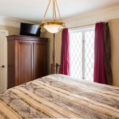 Отель English Bay Inn Bed and Breakfast Канада, Ванкувер - отзывы, цены и фото номеров - забронировать отель English Bay Inn Bed and Breakfast онлайн сейф в номере