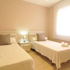 Отель HomeHolidaysRentals Apartamento Canet Playa l - Costa Barcelona комната для гостей