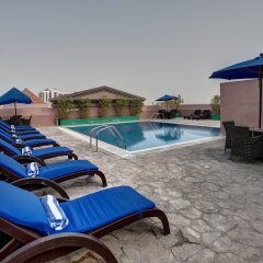 Отель Golden Tulip Al Barsha бассейн