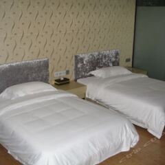 City Holiday Hotel комната для гостей