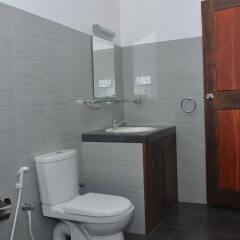 Traveller's Home Hotel ванная
