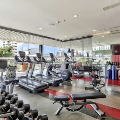 Отель Doubletree By Hilton Sukhumvit Бангкок фитнесс-зал фото 4
