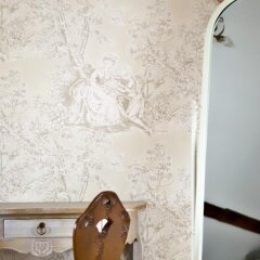 Отель The Townhouse Bed & Breakfast сейф в номере