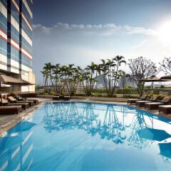 Отель Melia Hanoi бассейн