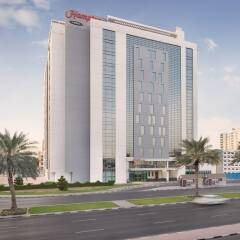 Отель Hampton by Hilton Dubai Airport ОАЭ, Дубай - 1 отзыв об отеле, цены и фото номеров - забронировать отель Hampton by Hilton Dubai Airport онлайн парковка