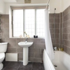 Отель 3 Bedroom House in Hampstead Village Sleeps 6 ванная