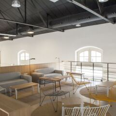 Up Station Hostel Валенсия бассейн
