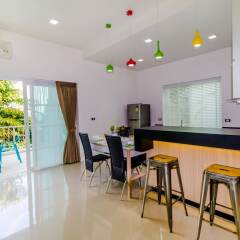 Отель Chalong Hill Tropical Garden Homes интерьер отеля