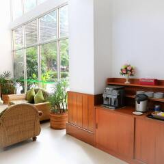 Апартаменты J Town serviced Apartments интерьер отеля